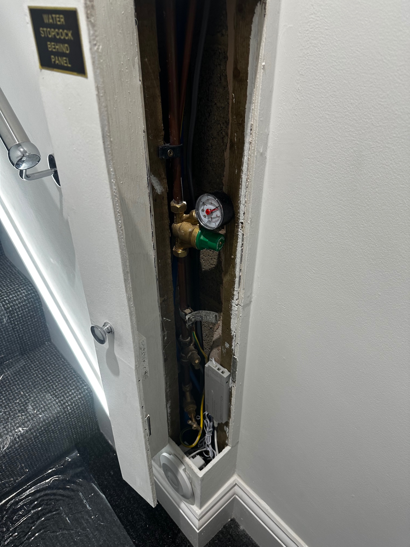 Water Leak Emergency – How To Shut Off Water Fast